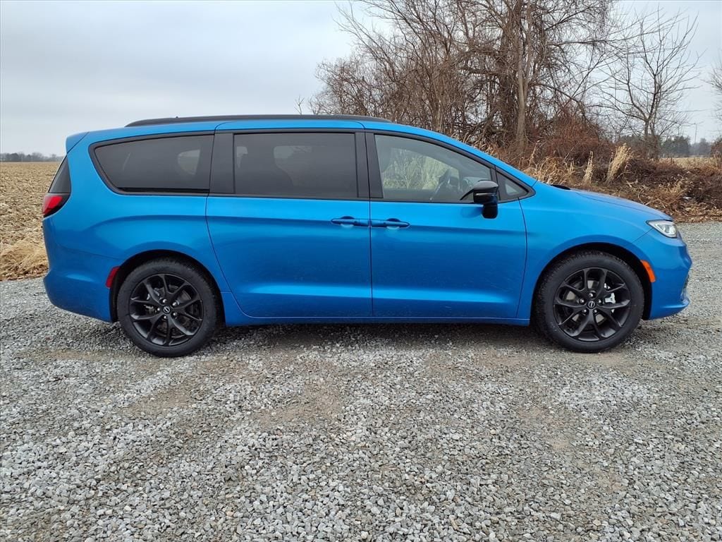 2026 Chrysler Pacifica Select - Photo 26