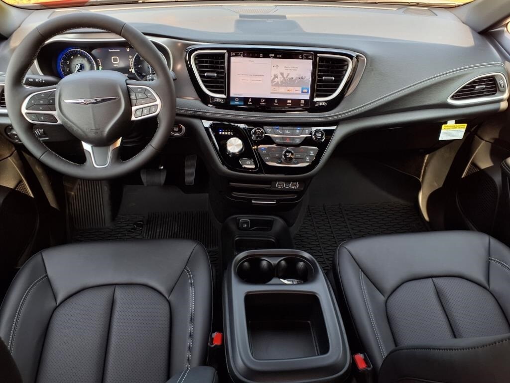 2025 Chrysler Pacifica photo 4