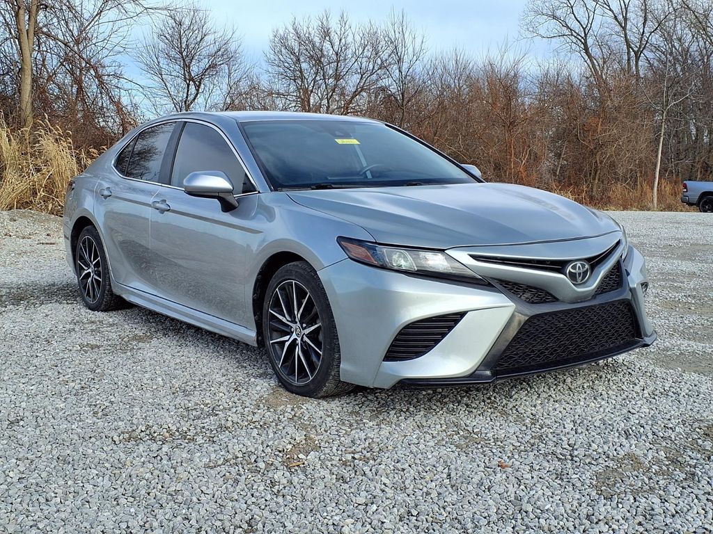 Used 2021 Toyota Camry SE with VIN 4T1G11AK8MU574518 for sale in Bellevue, OH