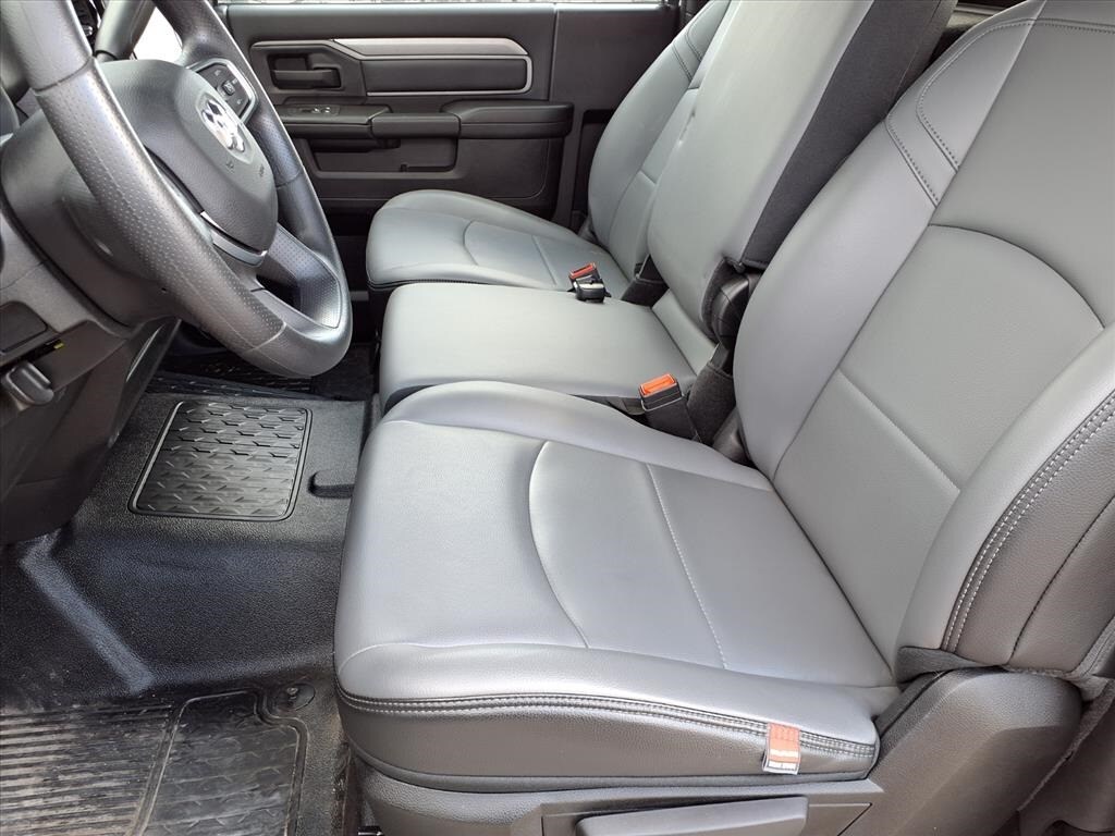 2025 Ram 5500 Tradesman photo 3