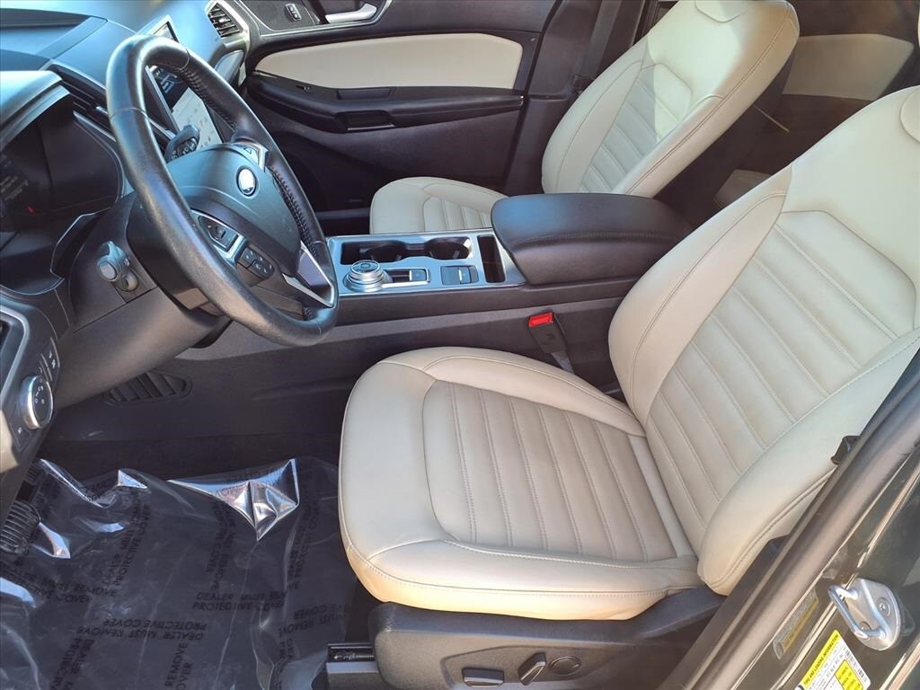 2022 Ford Edge SEL photo 3