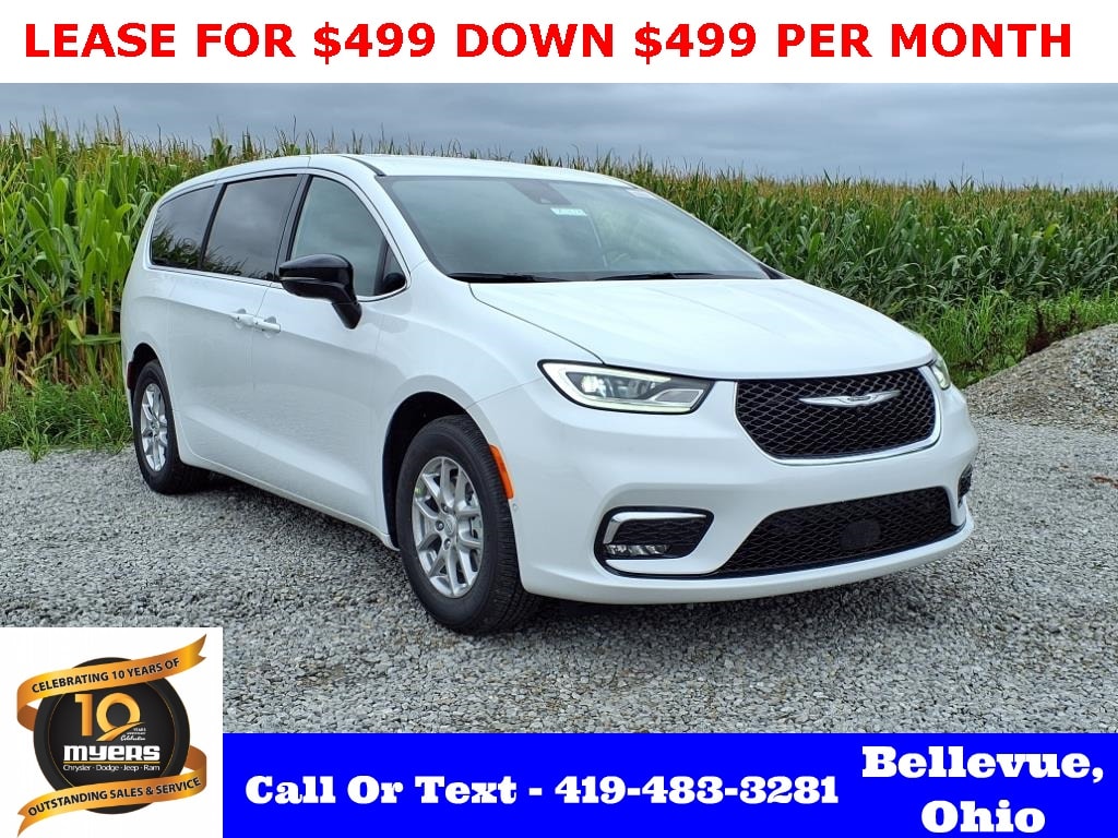 2026 Chrysler Pacifica Select's photo