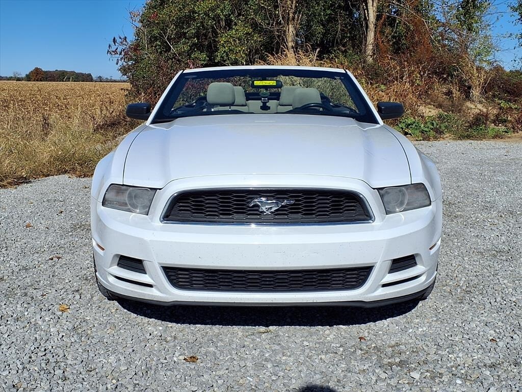 2014 Ford Mustang V6 Convertible photo 3