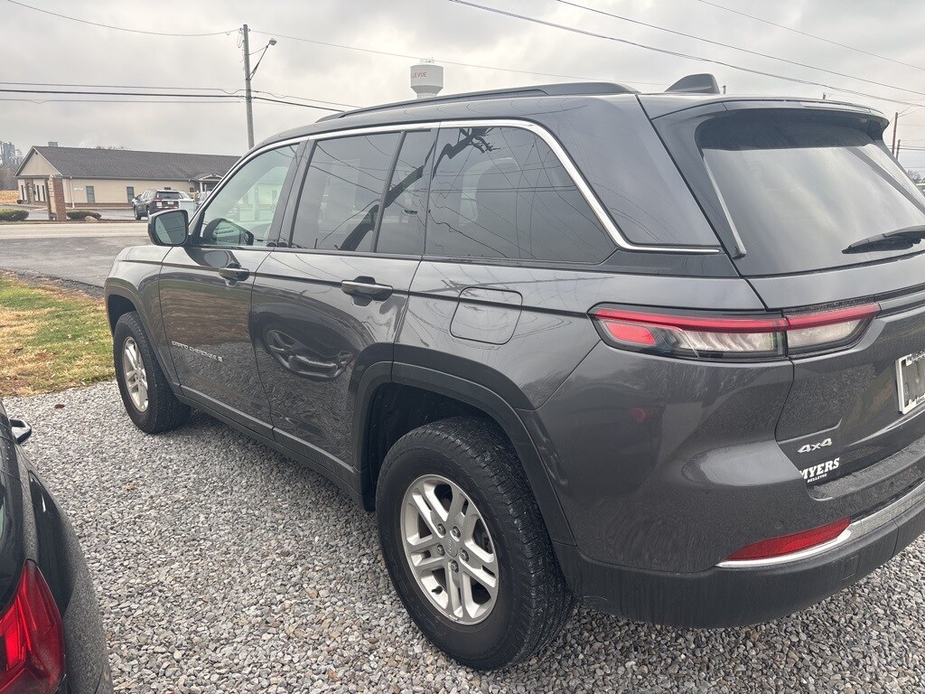 2024 Jeep Grand Cherokee Laredo photo 3