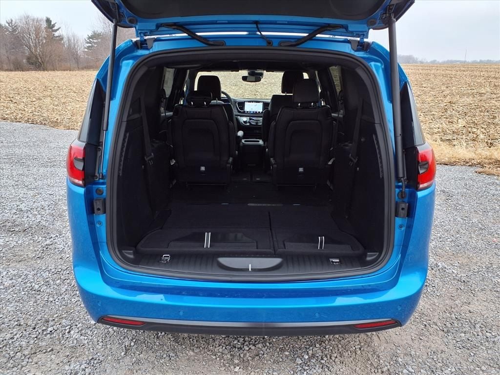 2026 Chrysler Pacifica Select - Photo 29