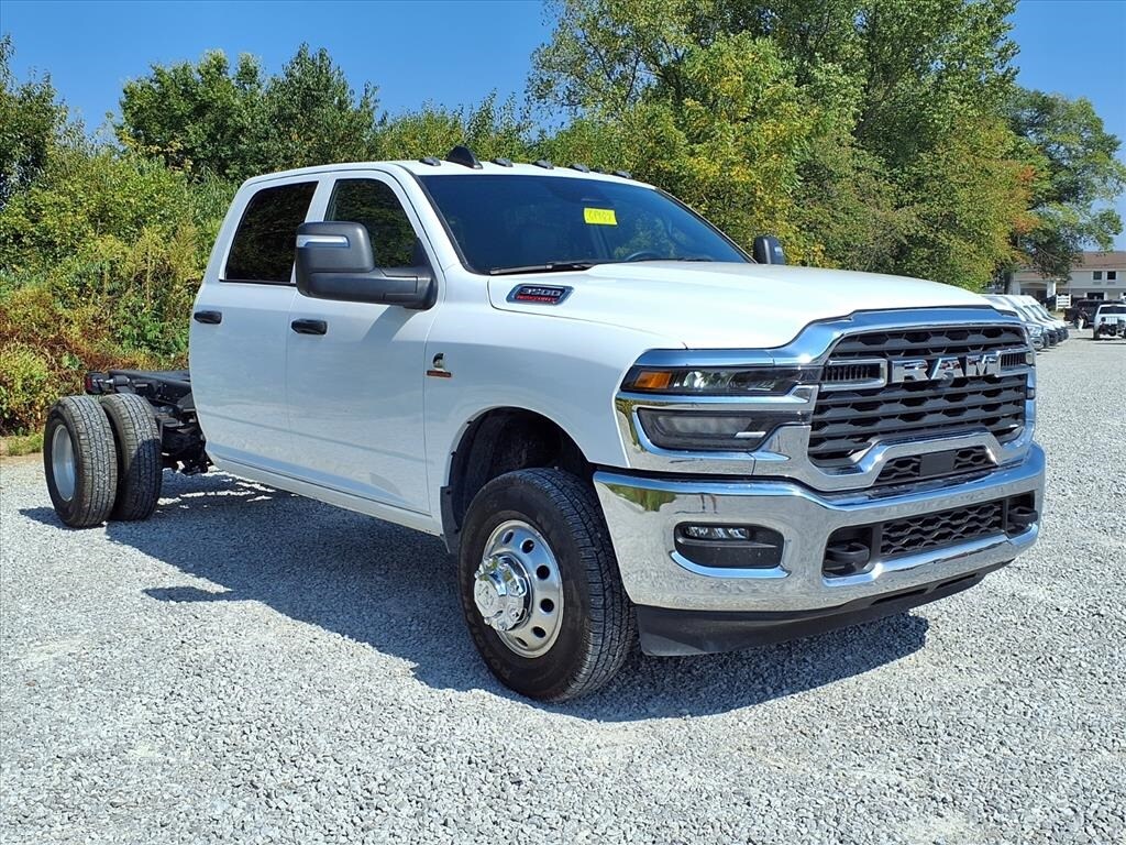 2025 Ram 3500 Tradesman Big Horn photo 2