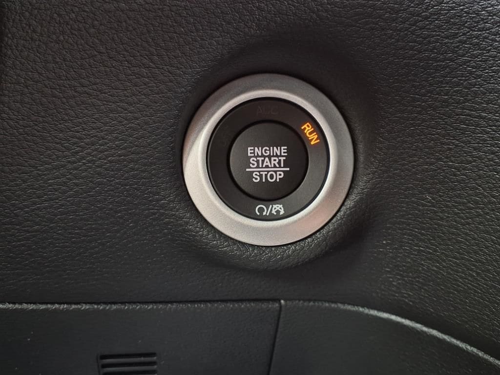 2025 Chrysler Pacifica Select - Photo 23