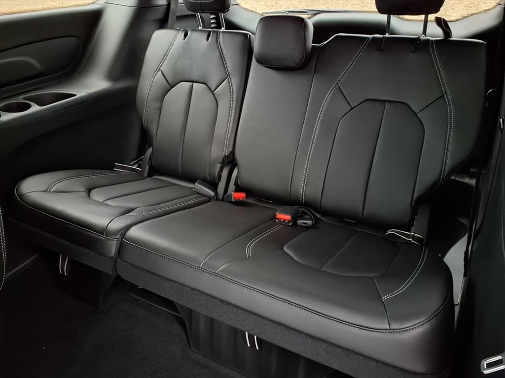 2026 Chrysler Pacifica Select - Photo 8