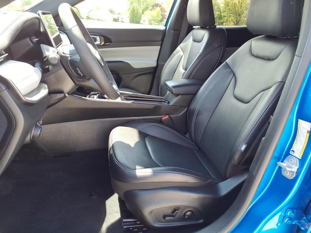 Used 2025 Jeep Compass Limited SUV