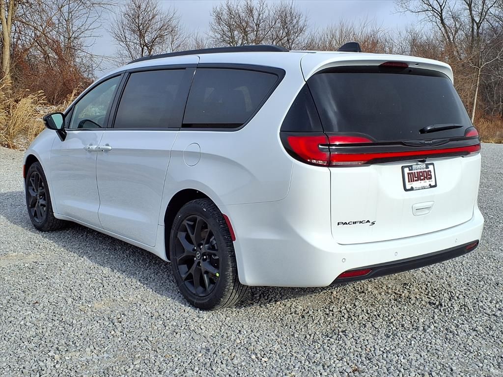 2026 Chrysler Pacifica Select - Photo 33