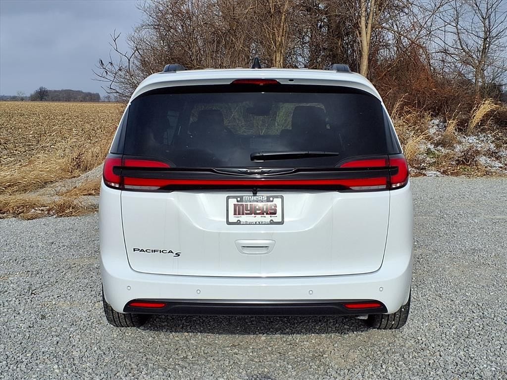 2026 Chrysler Pacifica Select - Photo 30