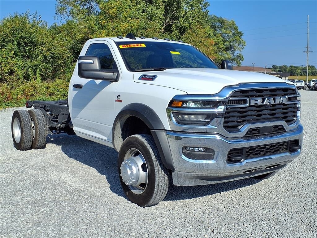 2025 Ram 5500 Tradesman photo 2