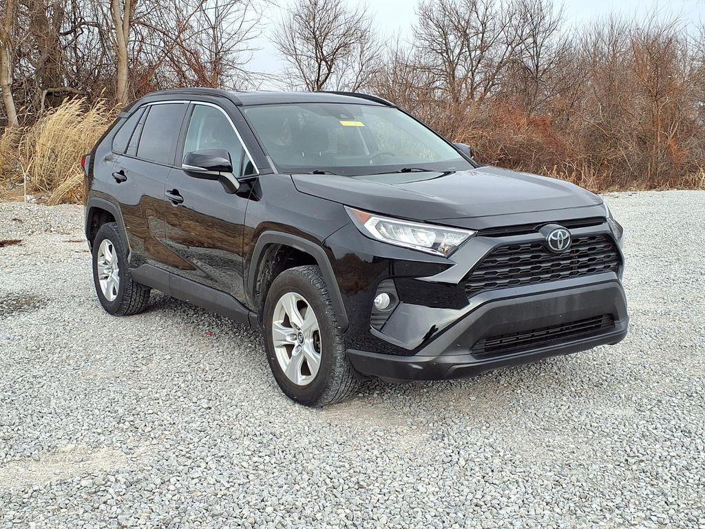 Used 2020 Toyota RAV4 XLE with VIN 2T3P1RFVXLC091735 for sale in Bellevue, OH