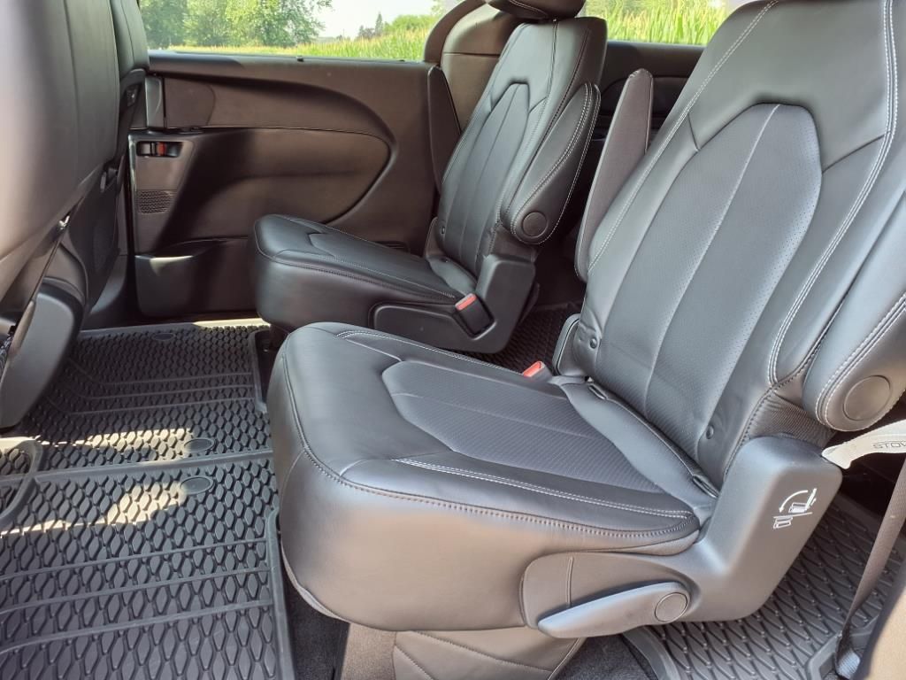 2025 Chrysler Pacifica Select - Photo 7
