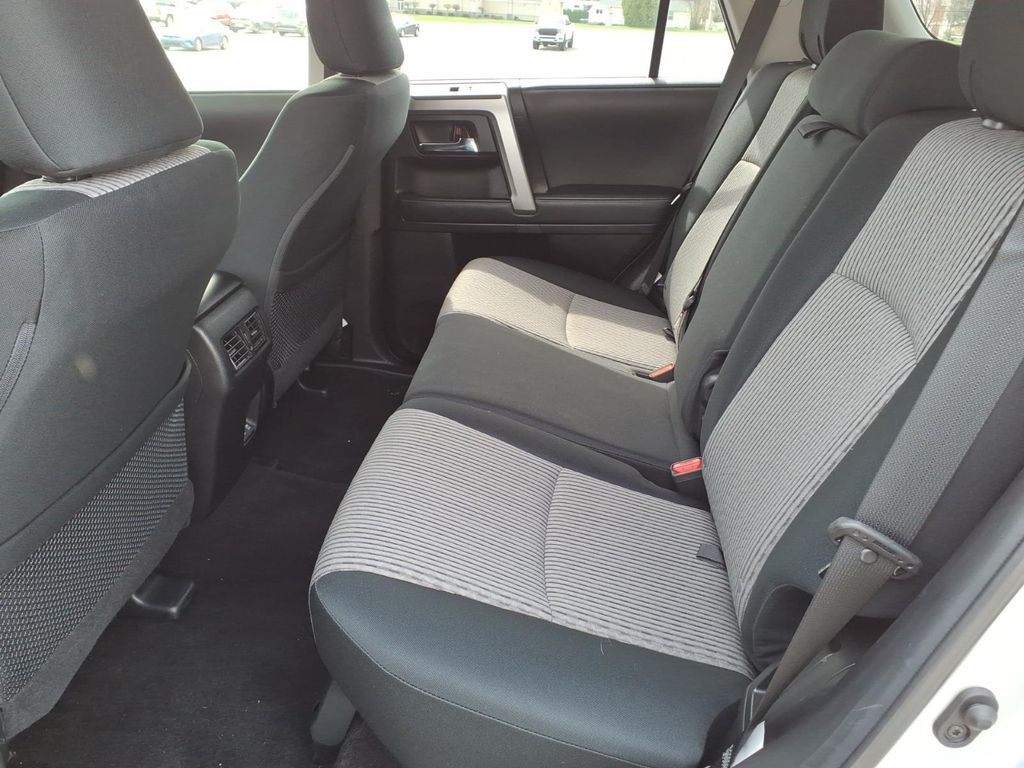 2021 Toyota 4Runner SR5 - Photo 17