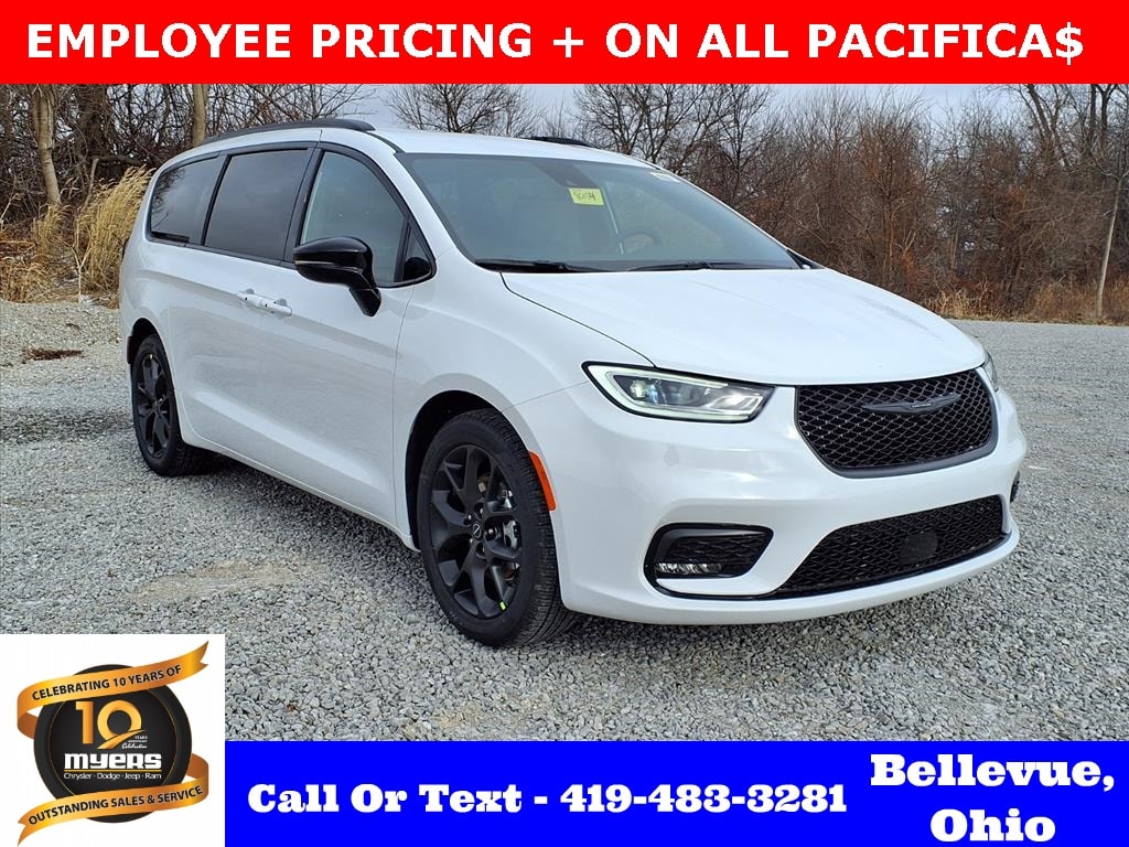 2026 Chrysler Pacifica Select's photo