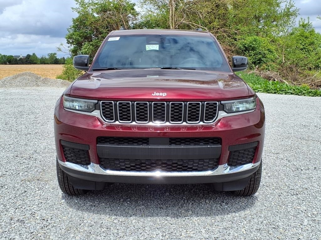 2025 Jeep Grand Cherokee Laredo photo 3