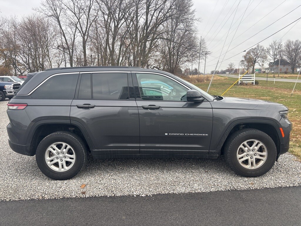 2024 Jeep Grand Cherokee Laredo photo 2