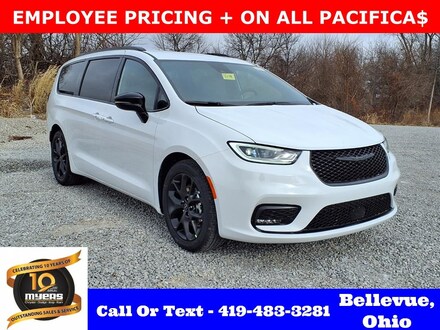 2026 Chrysler Pacifica SELECT Passenger Van