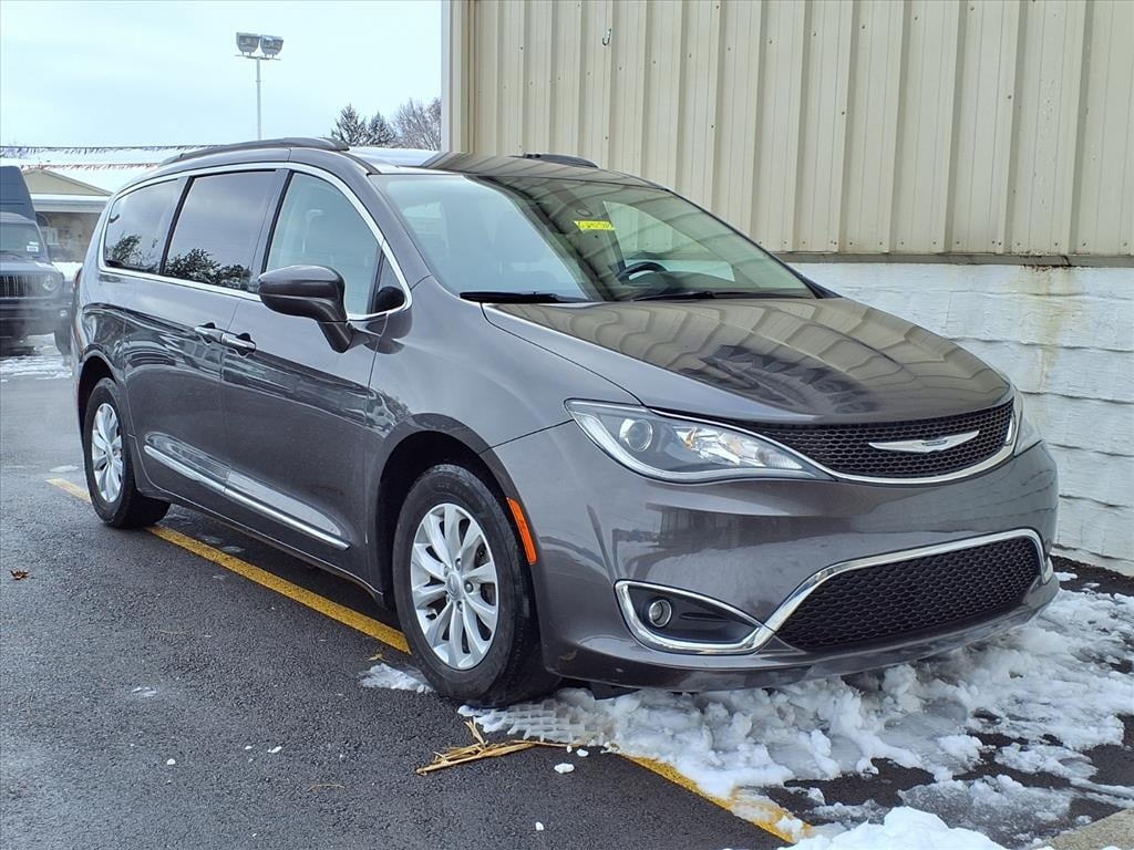 Used 2017 Chrysler Pacifica Touring-L Van