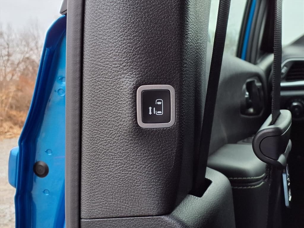 2026 Chrysler Pacifica Select - Photo 9