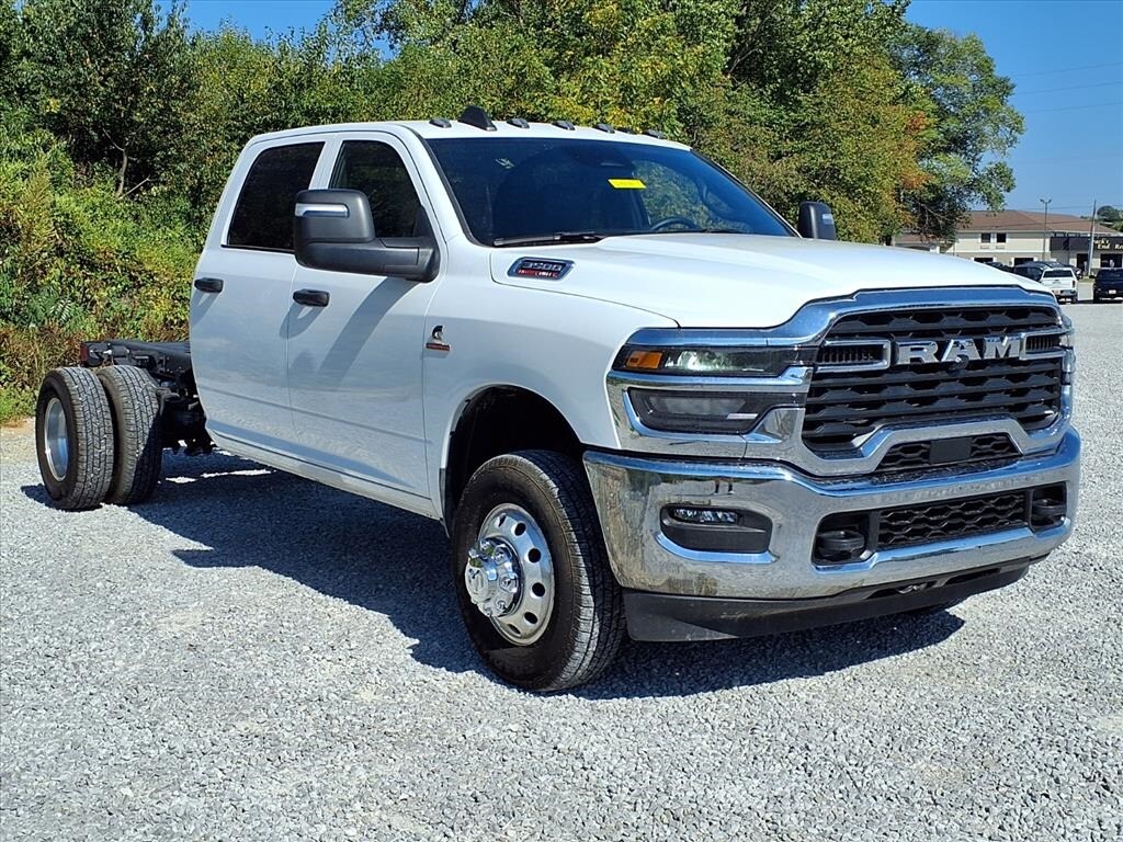 2025 Ram 3500 Tradesman Big Horn photo 2