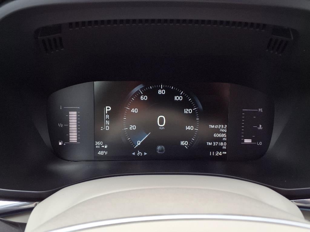 Used 2019 Volvo XC60 Momentum with VIN LYV102DK7KB247310 for sale in Bellevue, OH