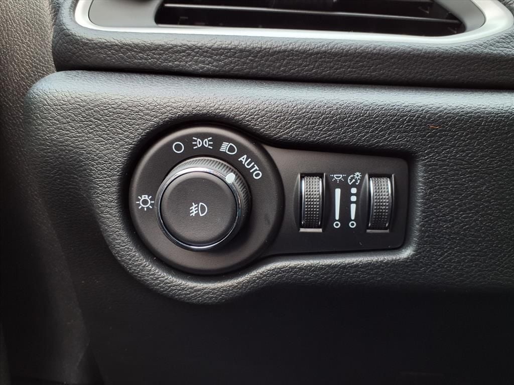 2026 Chrysler Pacifica Select - Photo 26