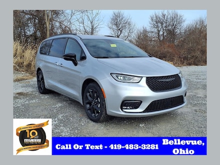 2026 Chrysler Pacifica SELECT Passenger Van