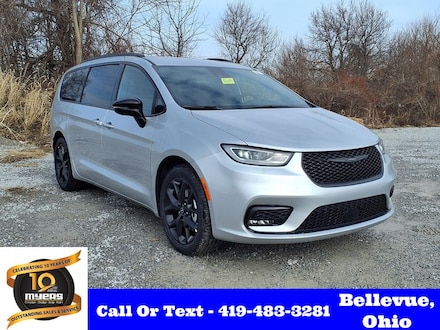 2026 Chrysler Pacifica SELECT Passenger Van
