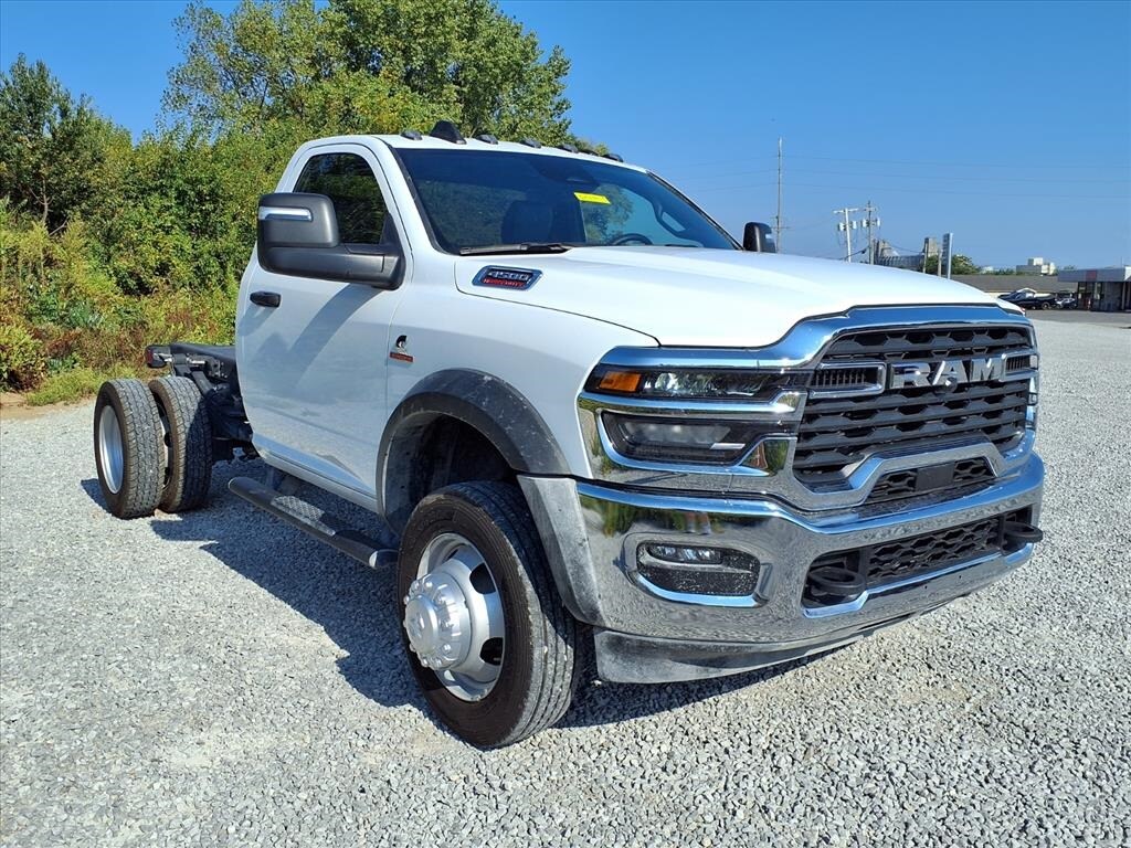 2025 Ram 4500 Tradesman photo 2