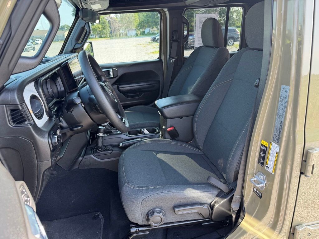 Used 2025 Jeep Gladiator Sport Truck Crew Cab