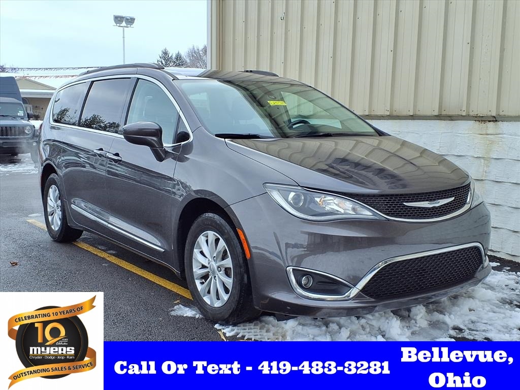Used 2017 Chrysler Pacifica Touring-L Van