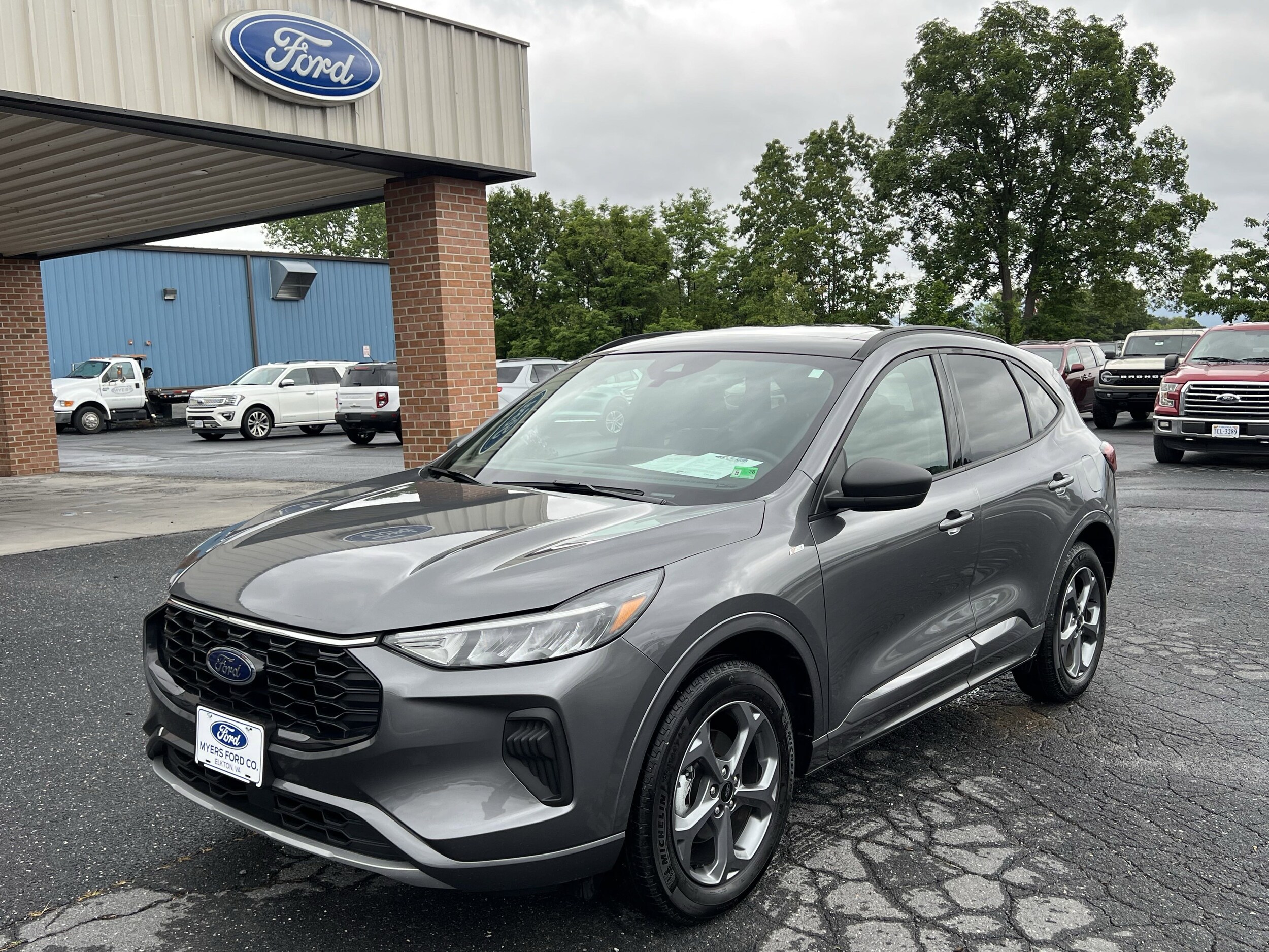 2024 Ford Escape ST-Line photo 2