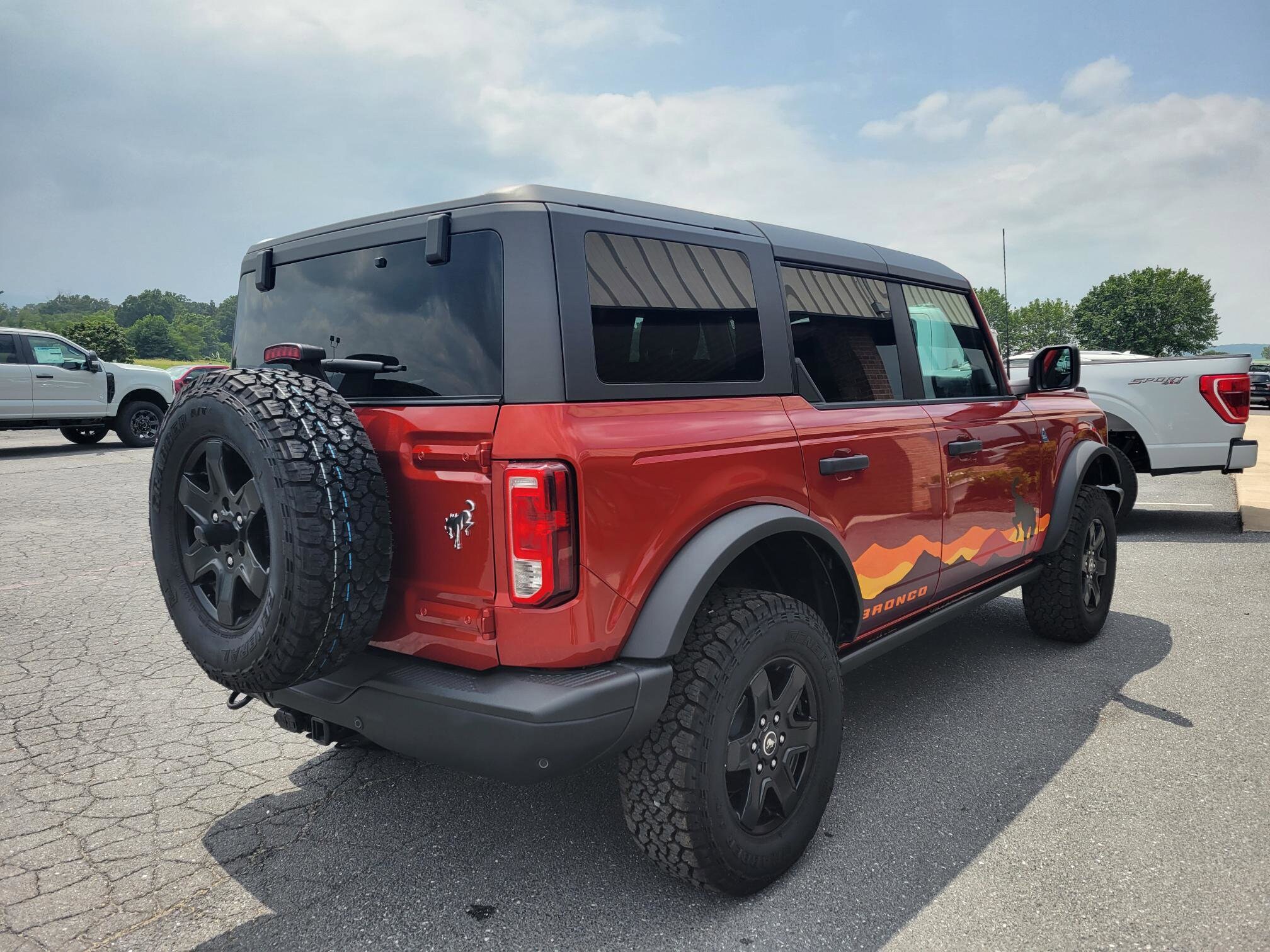 2024 Ford Bronco Black Diamond photo 3