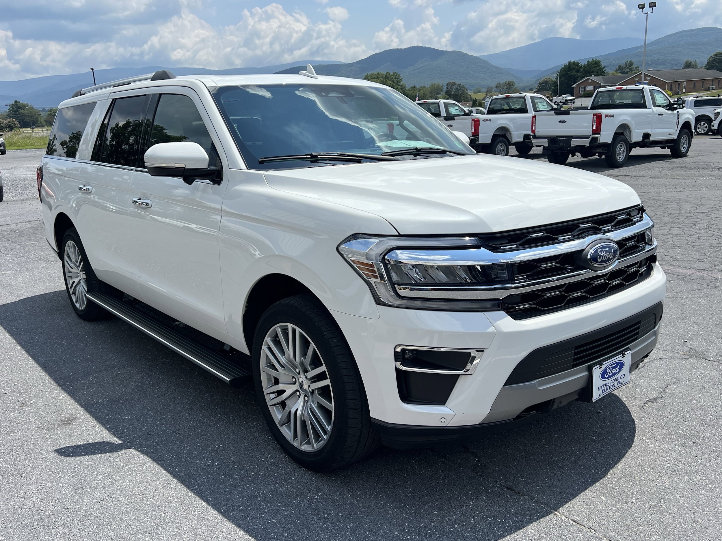 2023 Ford Expedition MAX Limited photo 4
