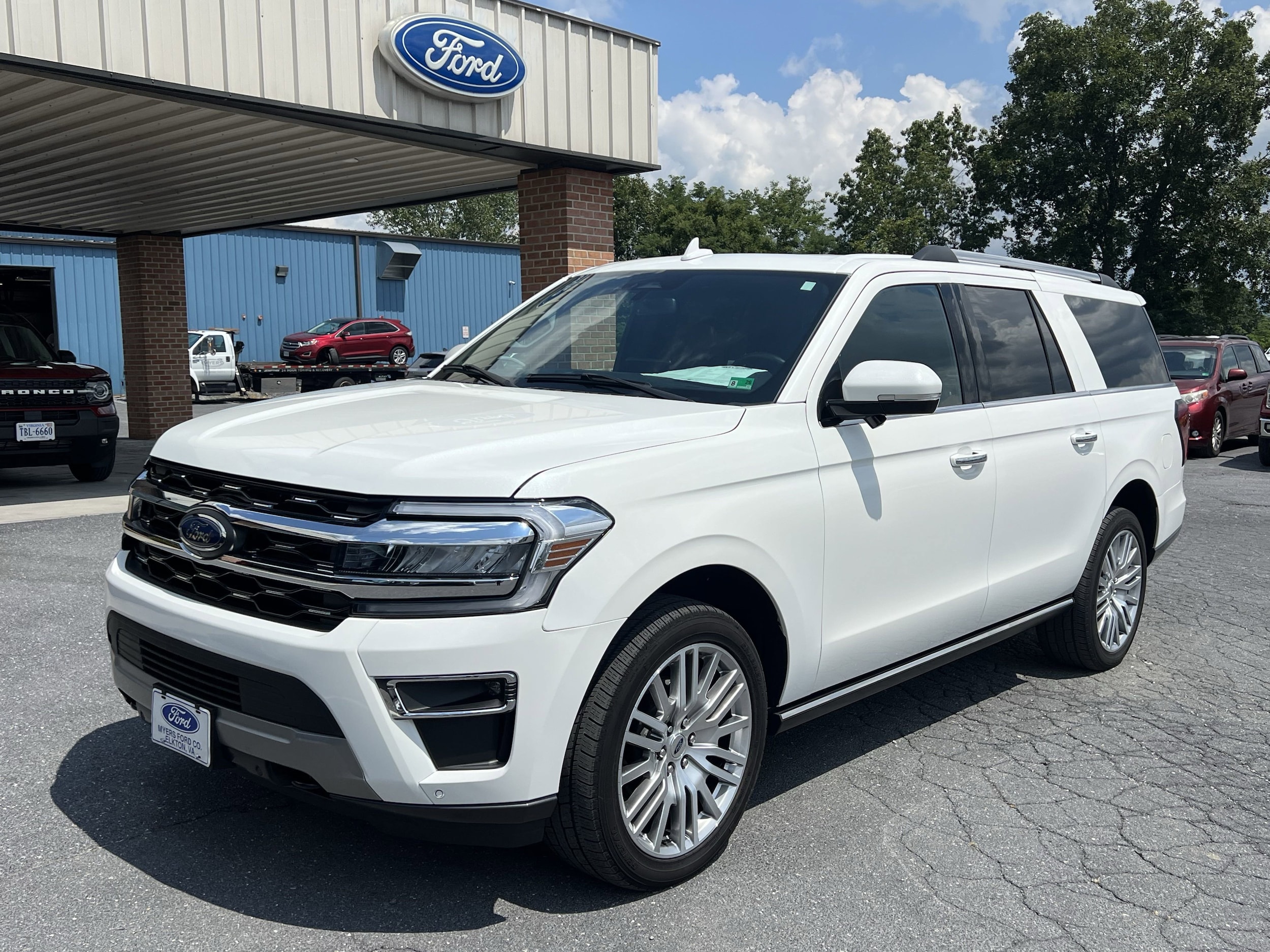 2023 Ford Expedition MAX Limited photo 2
