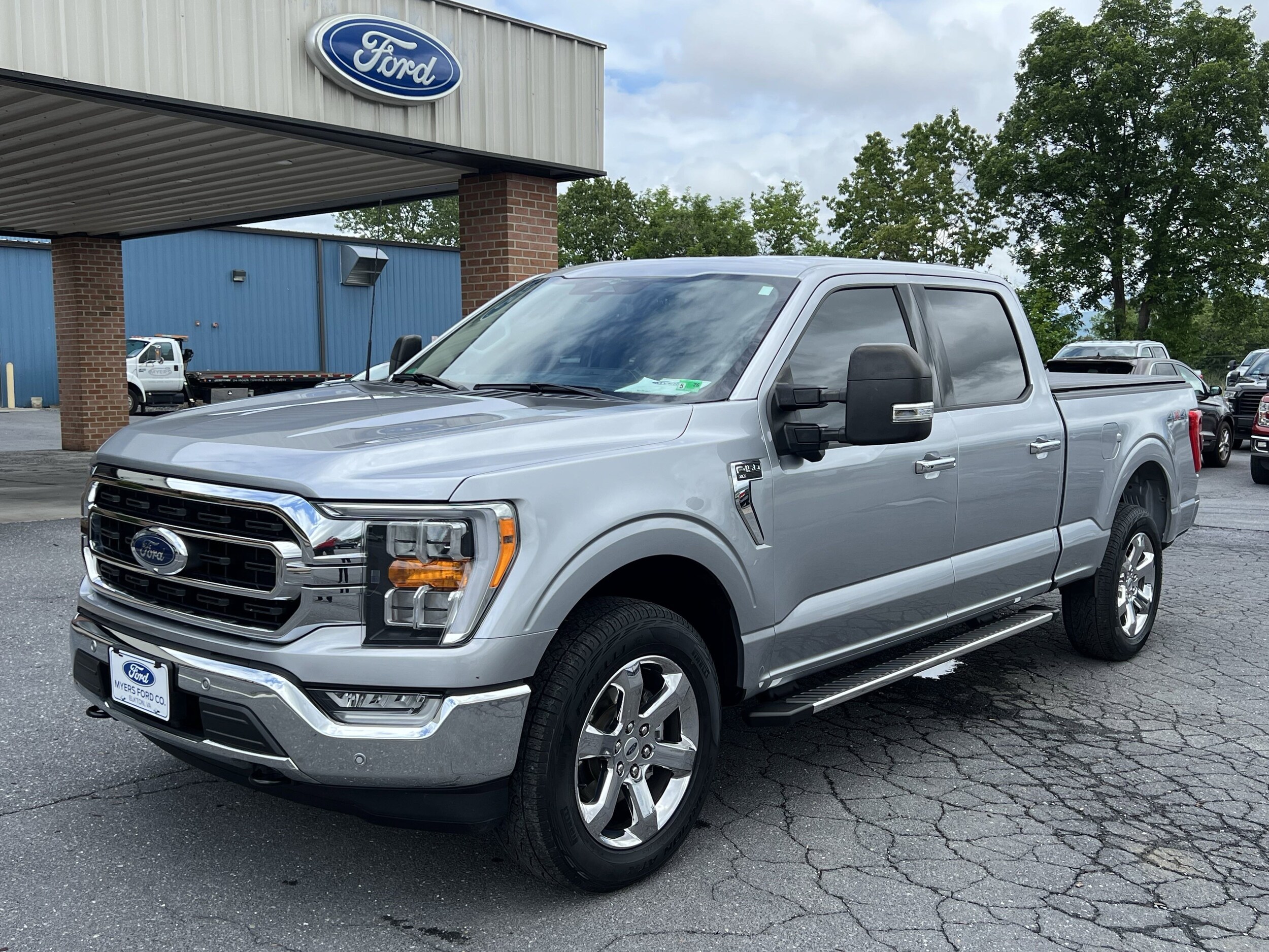 2023 Ford F-150 XLT photo 2