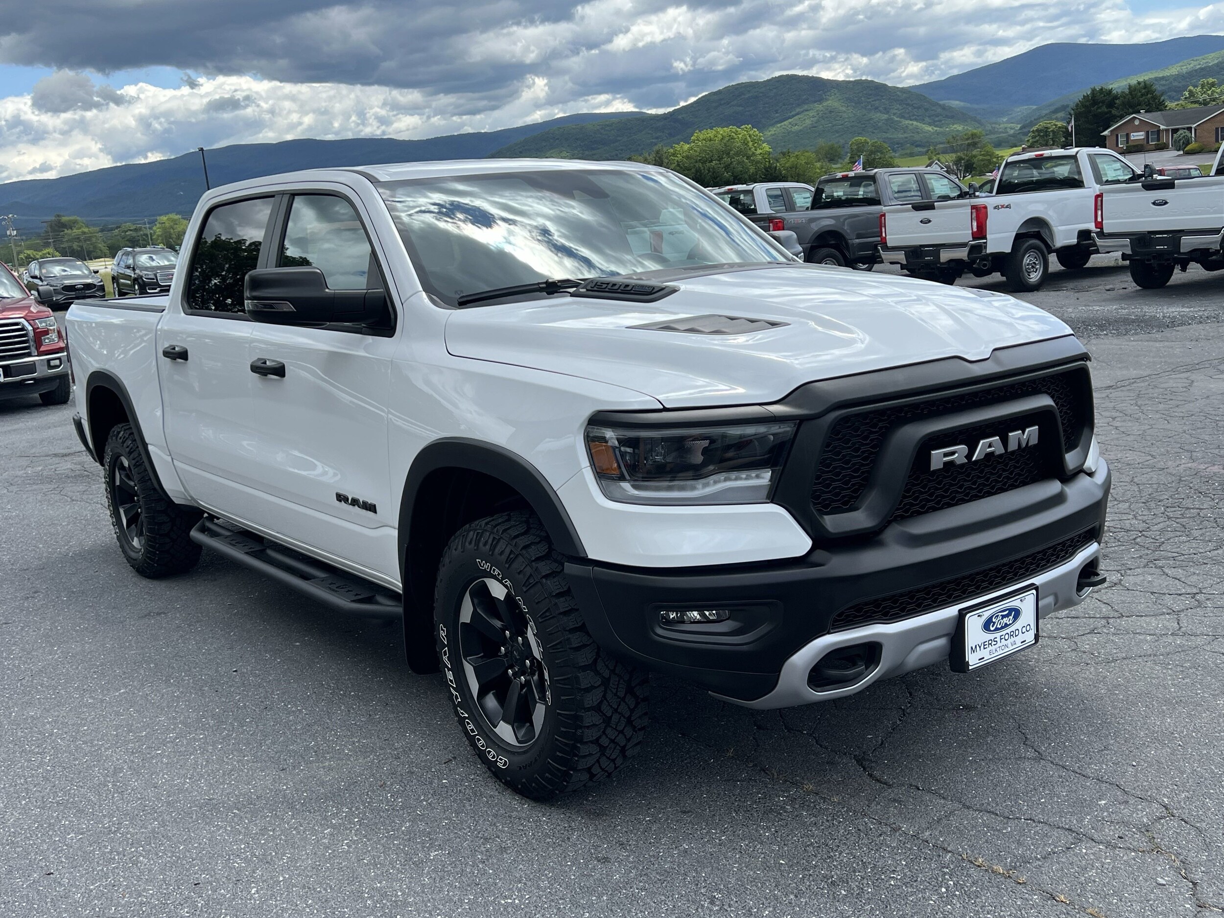 2024 Ram 1500 Rebel photo 4