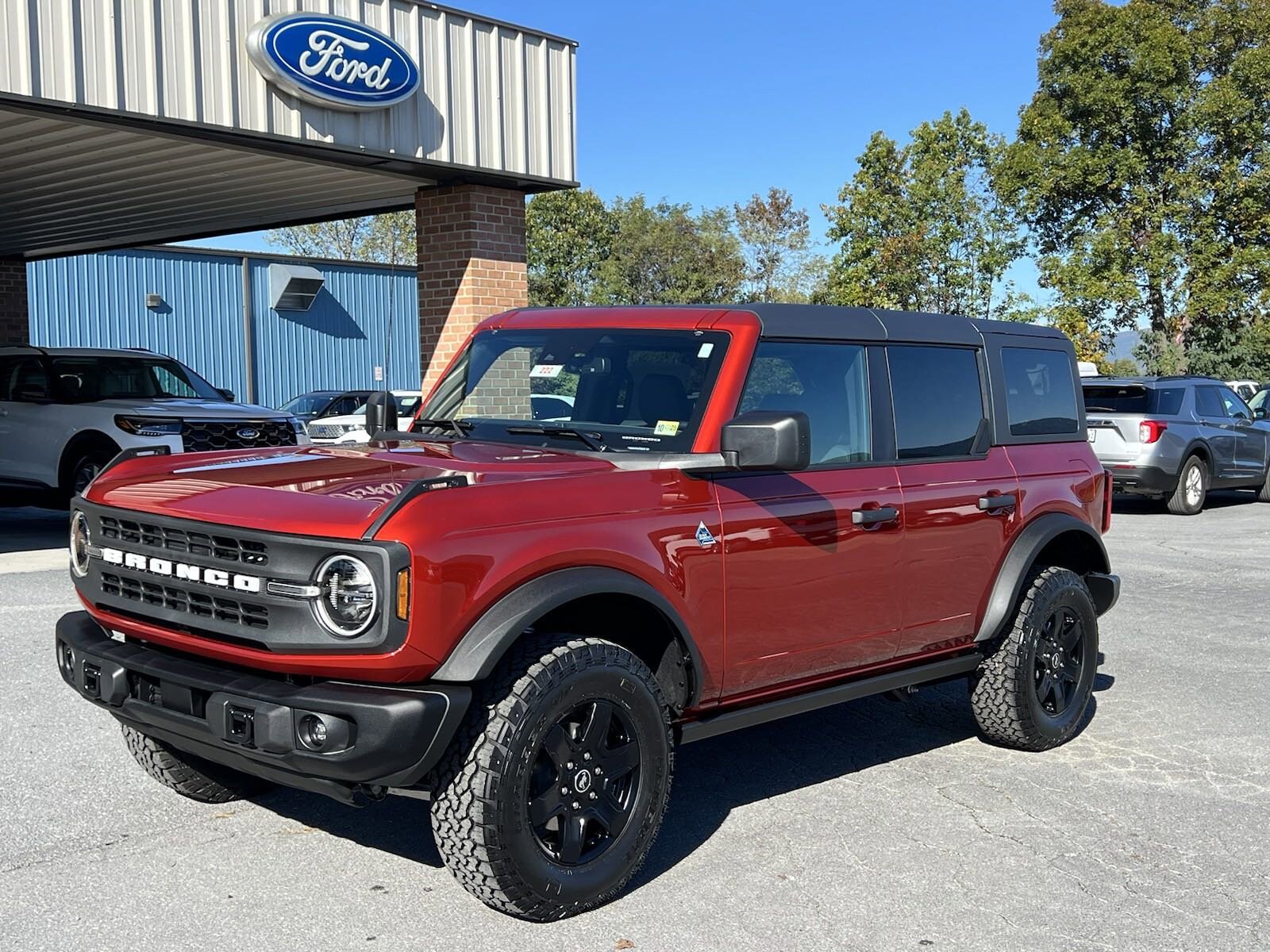 2024 Ford Bronco Black Diamond photo 2