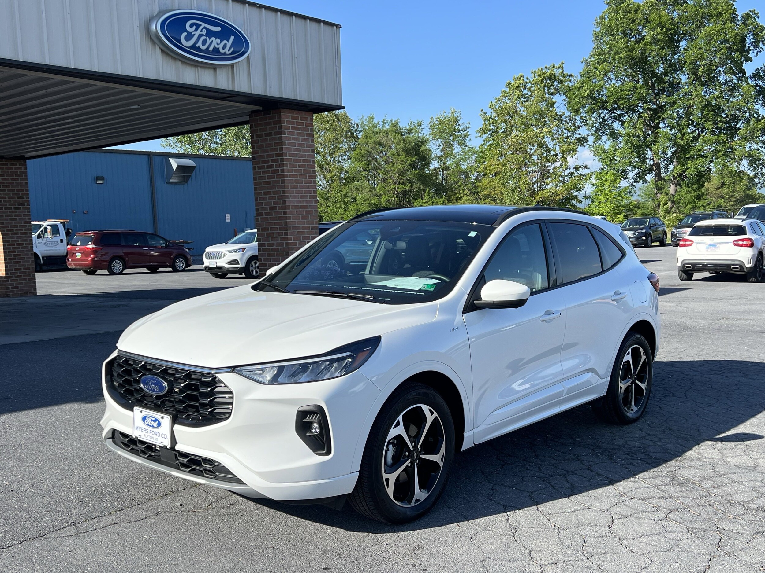 2023 Ford Escape ST-Line Select photo 2