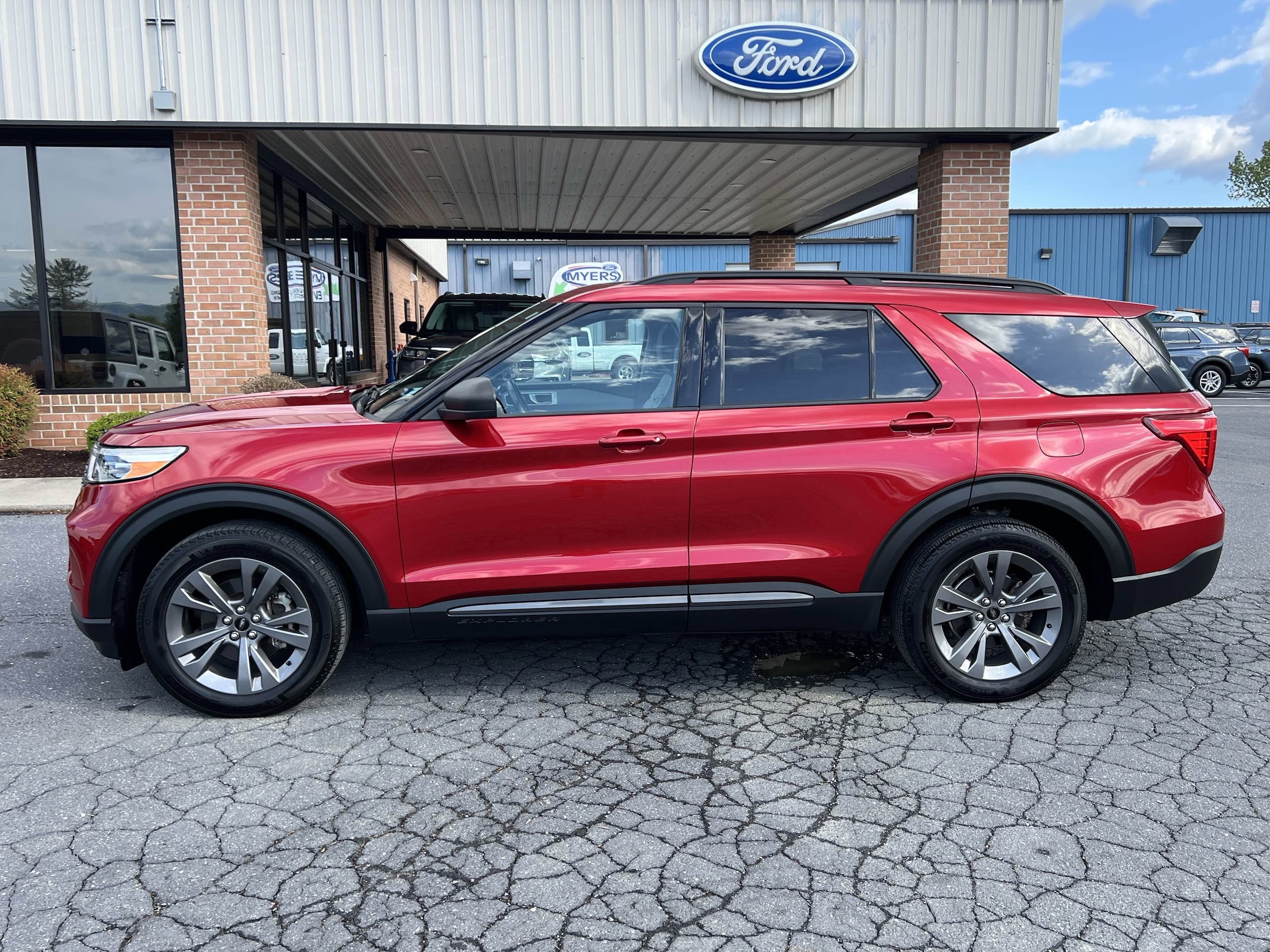 2021 Ford Explorer XLT 4WD's photo