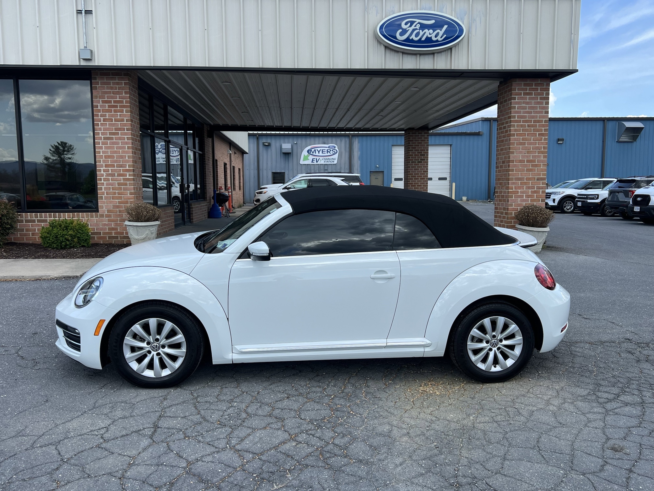 2018 Volkswagen Beetle S