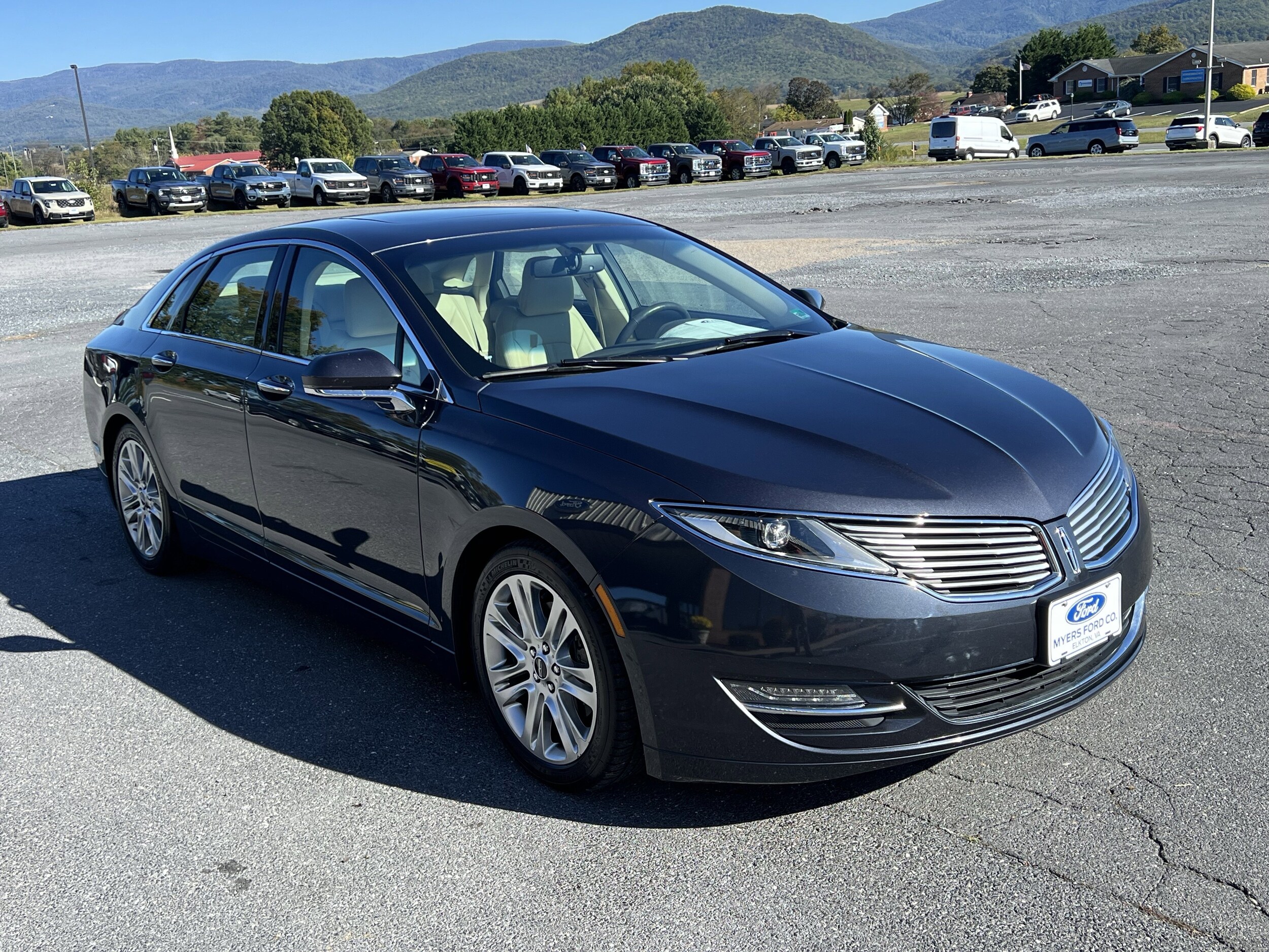 2013 Lincoln MKZ photo 4