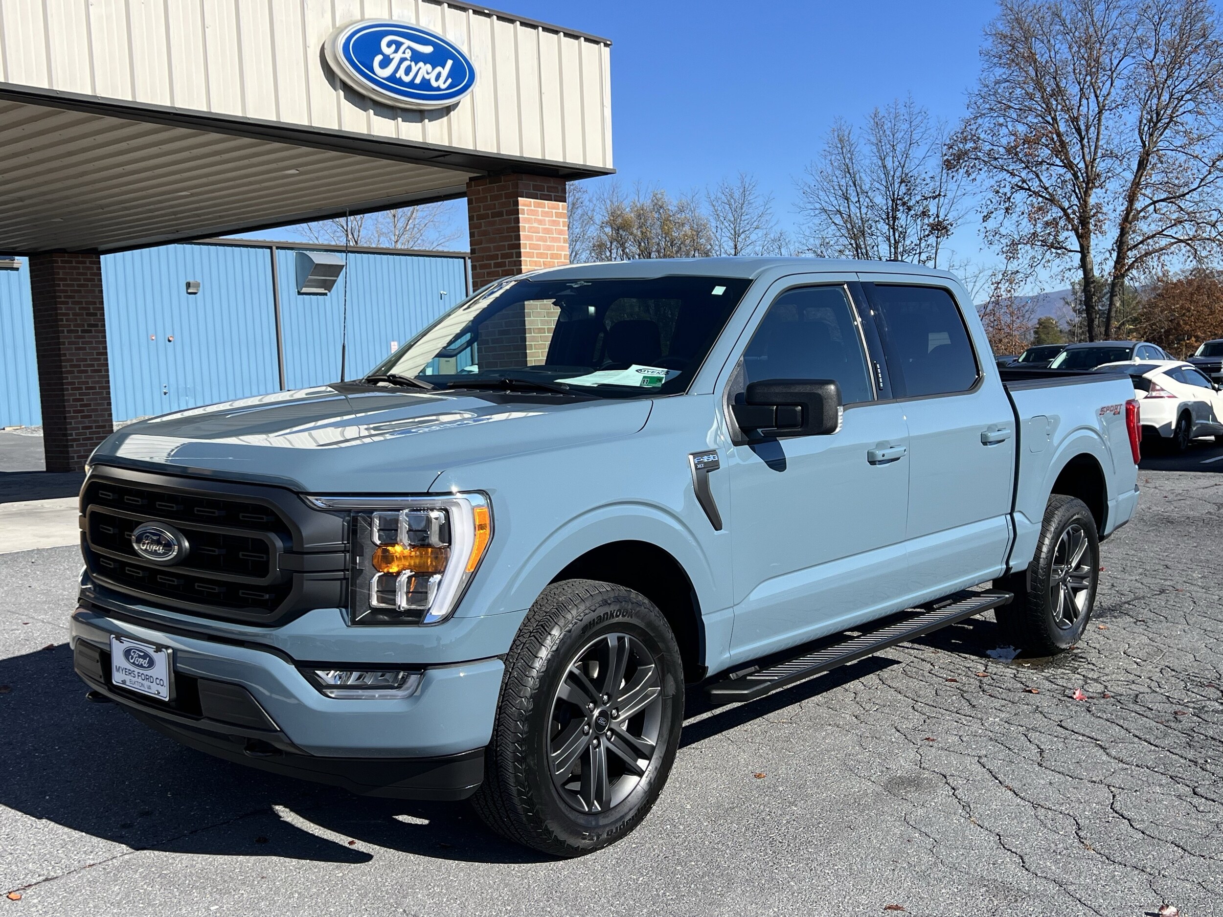 2023 Ford F-150 XLT photo 2