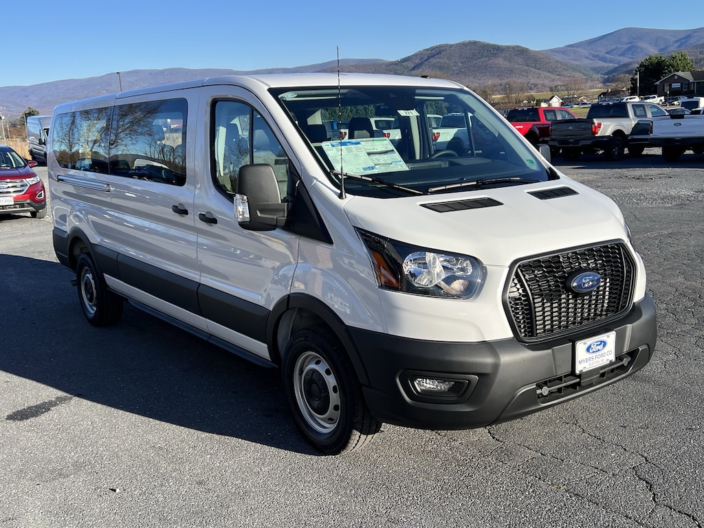 New 2025 Ford Transit Passenger Wagon XL T-350 148 Low Roof XL RWD