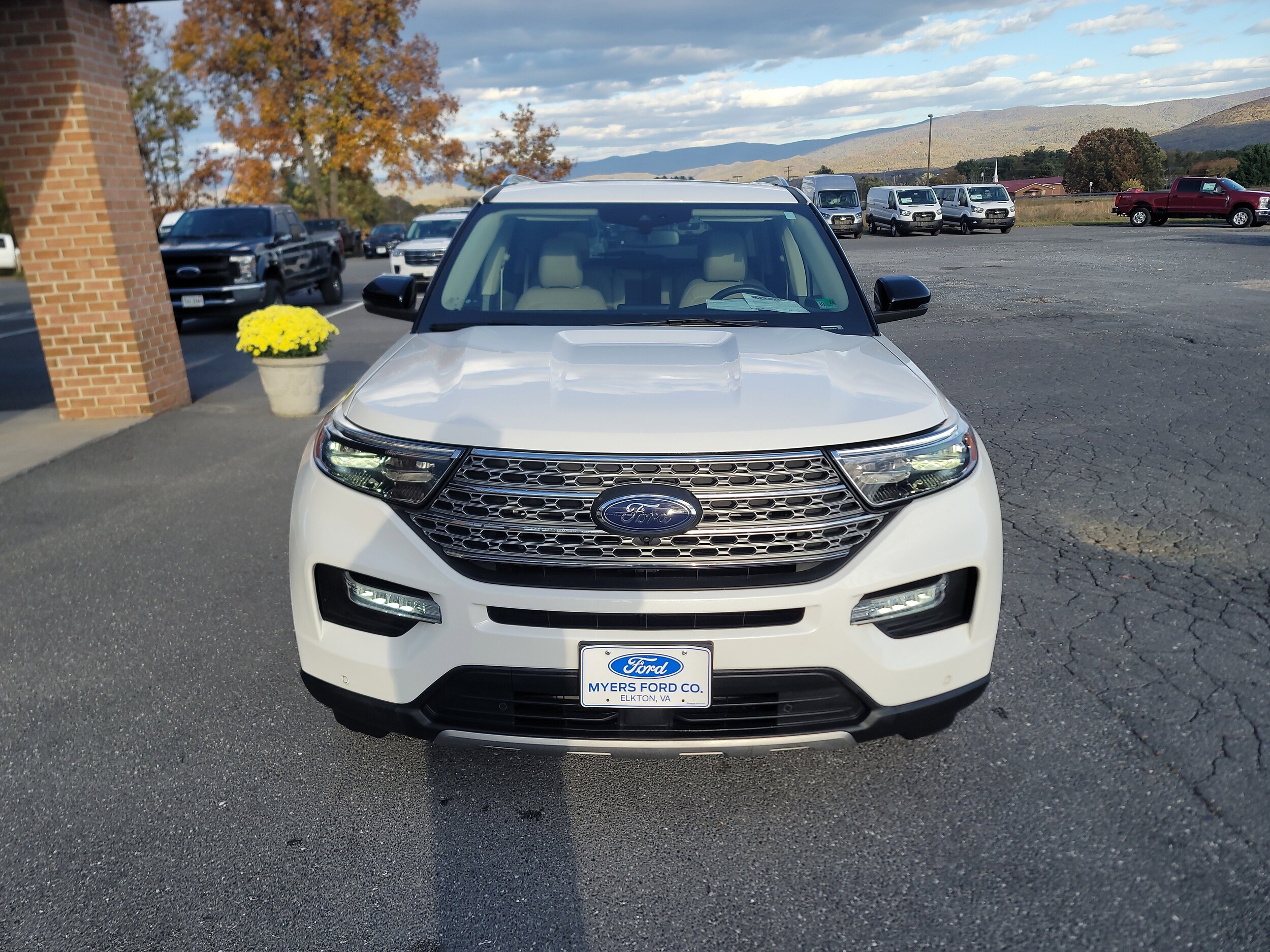 2022 Ford Explorer Limited photo 2