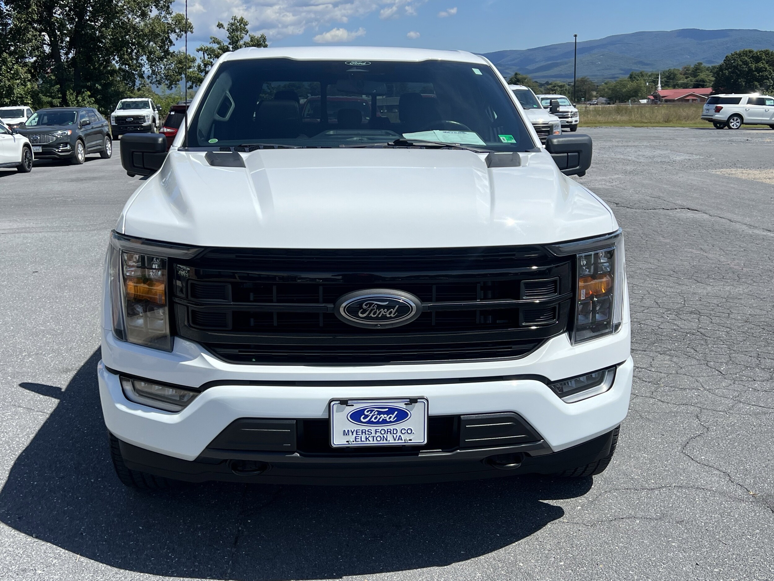 2022 Ford F-150 XLT photo 2