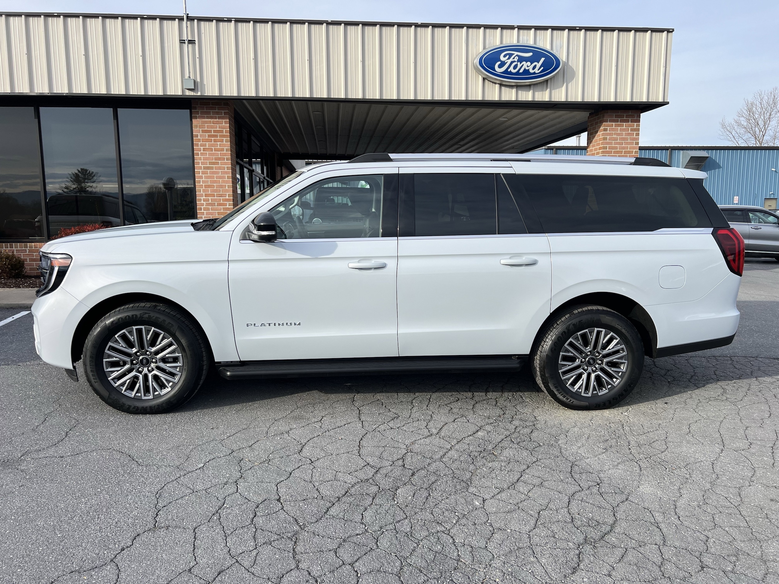 2026 Ford Expedition Platinum's photo