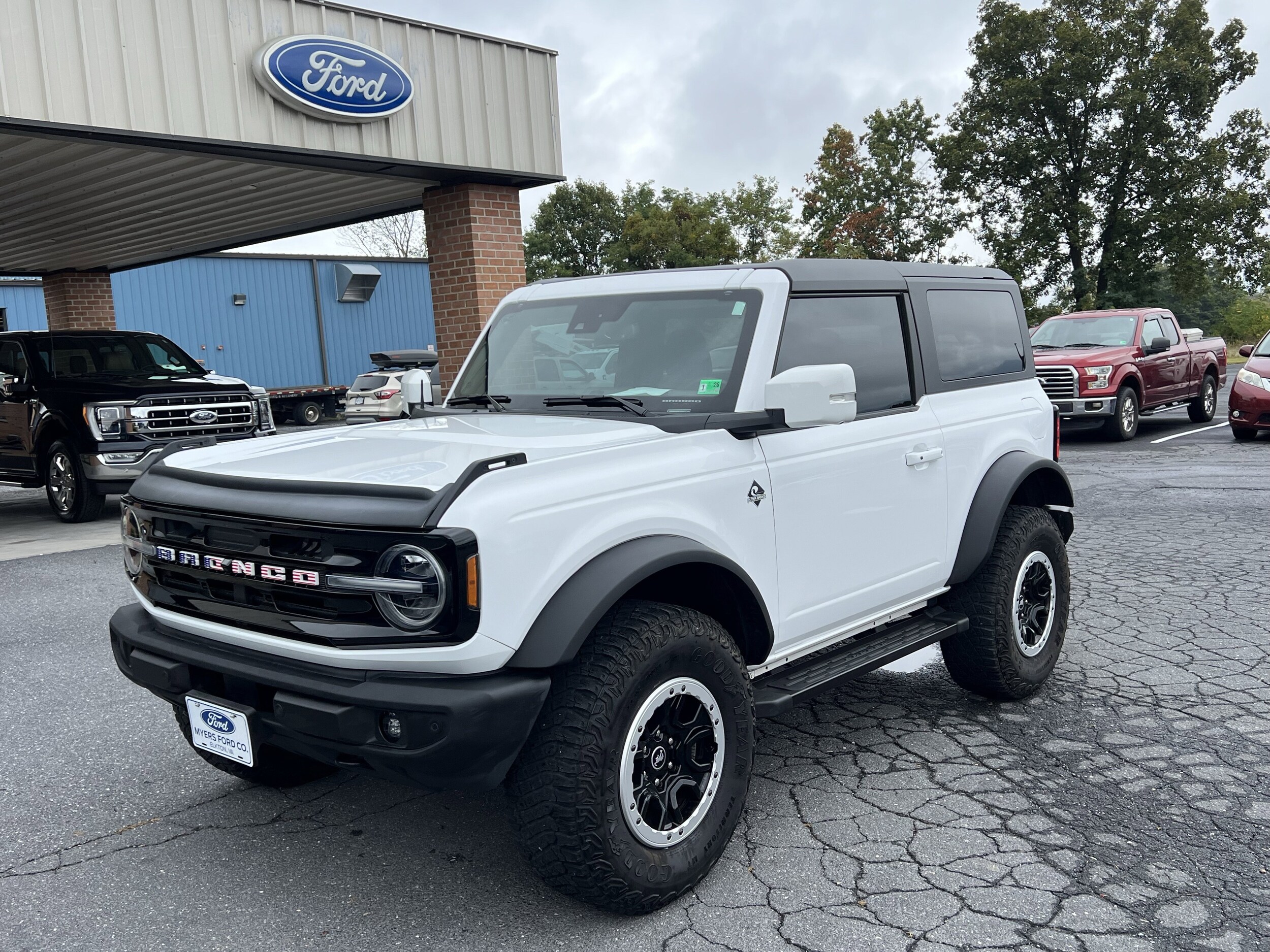 2022 Ford Bronco Outer Banks photo 2